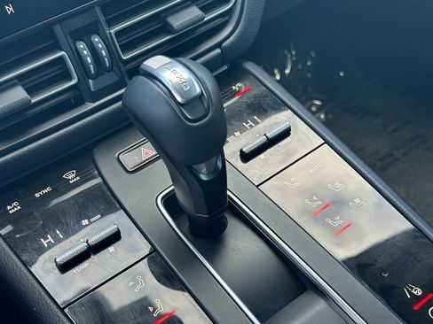 Used 2025 Porsche Macan image 22
