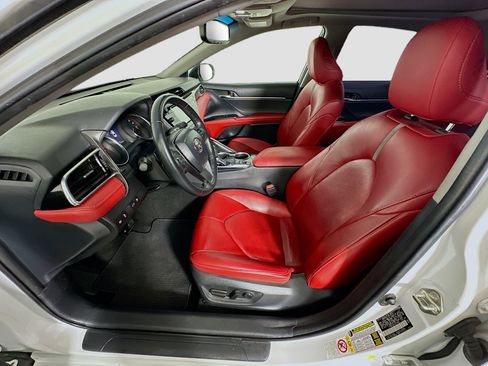 Used 2018 Toyota Camry XSE FWD image 13