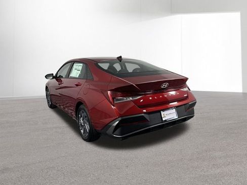 Used 2025 Hyundai Elantra Sport FWD image 30