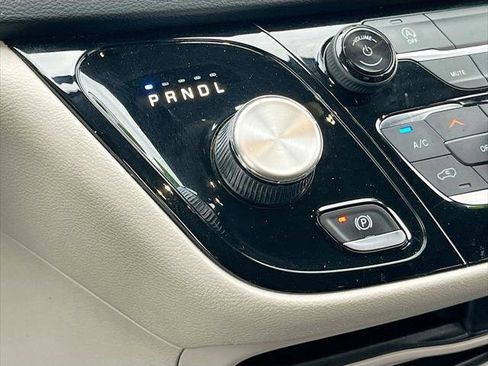 Certified 2020 Chrysler Voyager Lxi FWD image 16