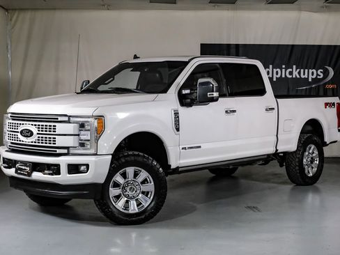 Used 2019 Ford F250 Platinum w/ Platinum Ultimate Package image 4