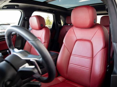 Certified 2023 Porsche Cayenne GTS AWD/4WD image 5