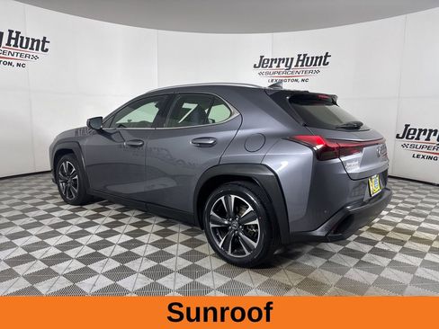 Used 2021 Lexus UX 200 image 7