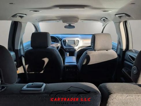 Used 2019 GMC Acadia SLE FWD image 20