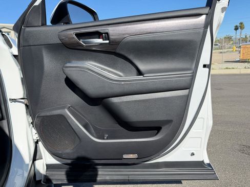 Used 2023 Toyota Highlander Limited w/ Protection Package #3 (TMS) image 17