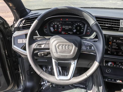 Used 2024 Audi Q3 2.0T Premium w/ Convenience Package image 31