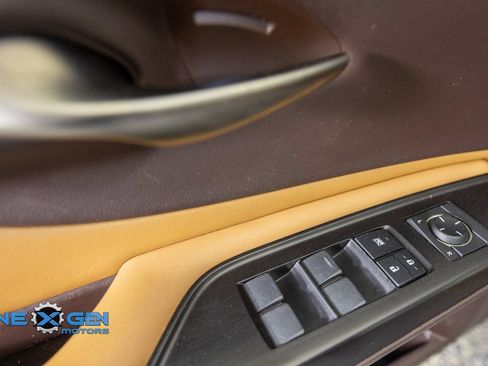 Used 2019 Lexus ES 350 w/ Accessory Package FWD image 12