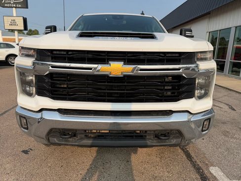 Used 2025 Chevrolet Silverado 2500 LT AWD/4WD image 3