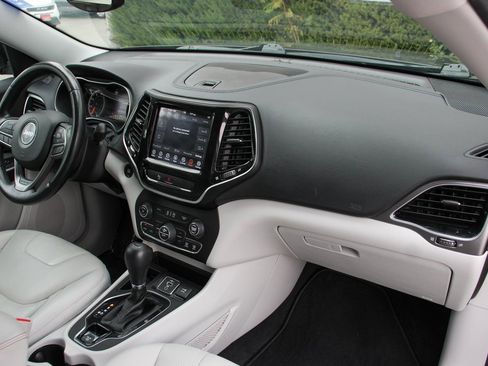 Used 2020 Jeep Cherokee Limited image 34