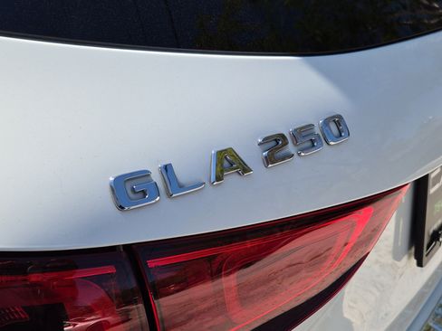 Used 2021 Mercedes-Benz GLA 250 w/ Premium Package image 7