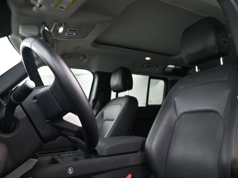 Used 2023 Land Rover Defender 110 S image 5