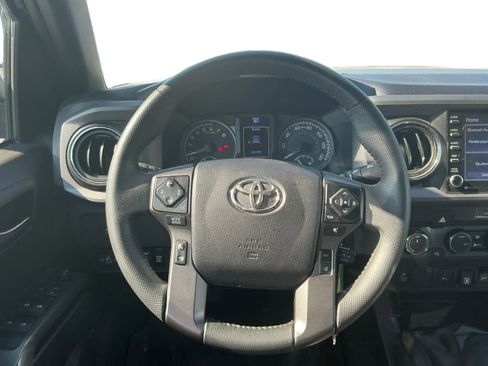 Used 2022 Toyota Tacoma TRD Off-Road w/ Technology Package AWD/4WD image 11