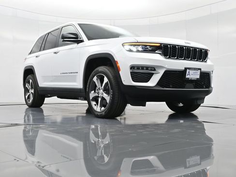 New 2025 Jeep Grand Cherokee Limited 4xe w/ Luxury Tech Group II AWD/4WD image 34