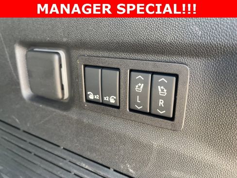 Certified 2025 GMC Yukon XL AT4 Ultimate image 12