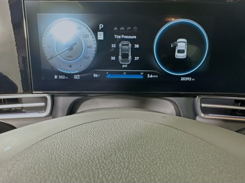 Used 2025 Hyundai Elantra SEL FWD image 19