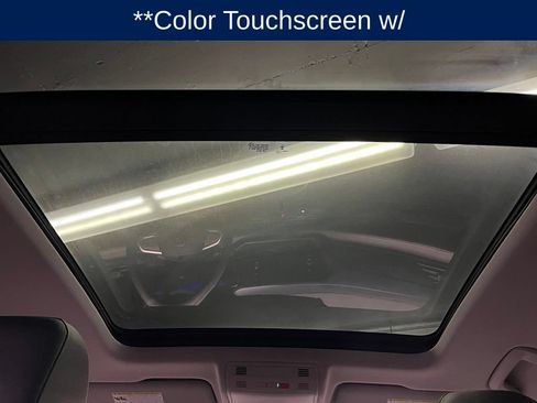 Used 2024 Volkswagen Taos SE w/ Panoramic Sunroof Package AWD/4WD image 10
