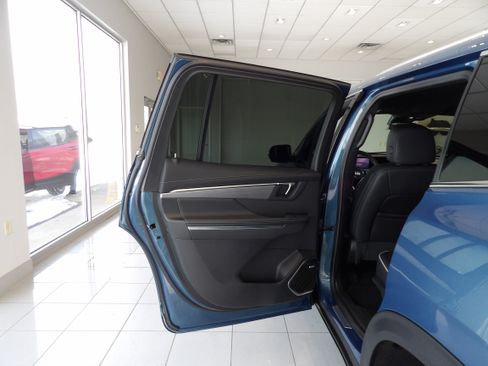 Used 2025 Buick Enclave Preferred image 19