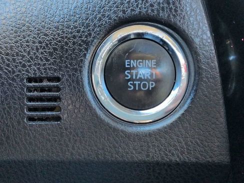 Used 2018 Toyota Corolla XLE image 32