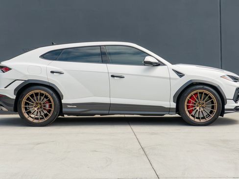 Used 2023 Lamborghini Urus Performante AWD/4WD image 6