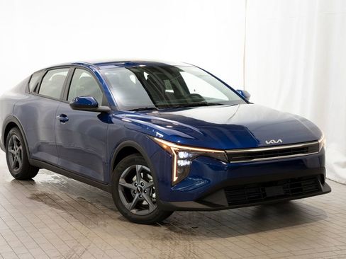 New 2026 Kia K4 LXS image 1