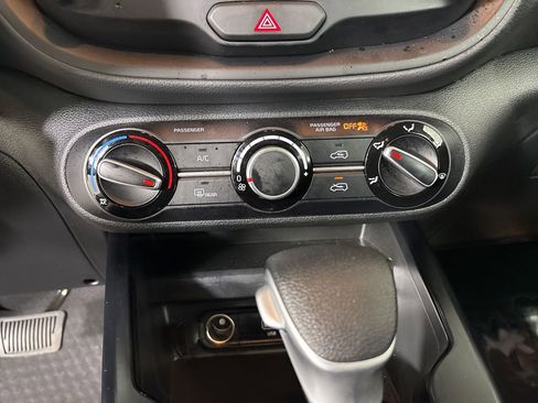 Used 2025 Kia Soul LX FWD image 16