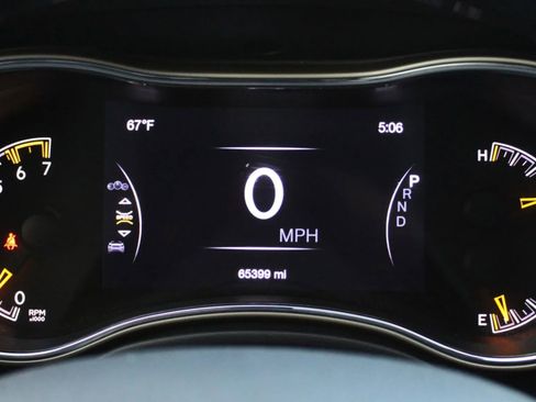 Used 2017 Jeep Grand Cherokee Overland image 14