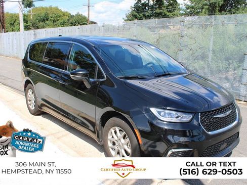 Used 2025 Chrysler Pacifica Select FWD image 4