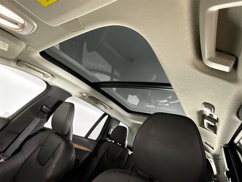 Certified 2025 Volvo XC90 B6 Plus w/ Protection Package Premier image 22