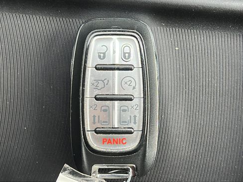 Used 2019 Chrysler Pacifica Touring Plus w/ Advanced Safetytec Group FWD image 23