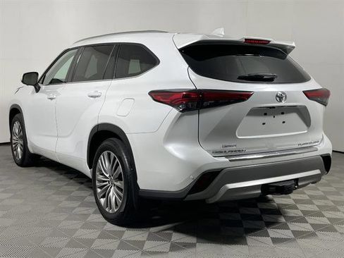 Used 2023 Toyota Highlander Platinum AWD/4WD image 5