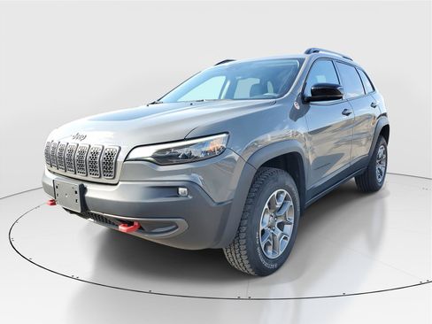 Used 2022 Jeep Cherokee Trailhawk image 2