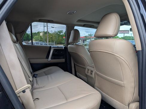 Used 2011 Toyota 4Runner SR5 w/ Premium Pkg w/Leather RWD image 19