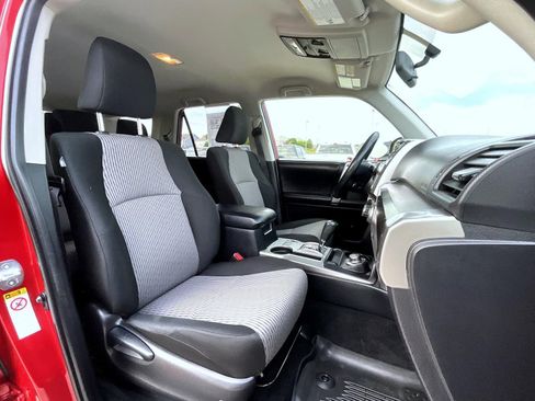 Used 2017 Toyota 4Runner SR5 AWD/4WD image 16