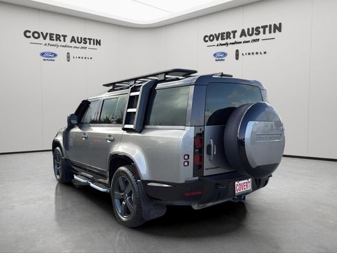 Used 2024 Land Rover Defender 130 X-Dynamic SE image 3