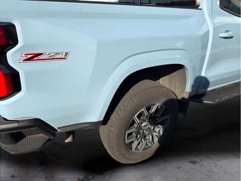 Used 2025 Chevrolet Colorado Z71 w/ Technology Package AWD/4WD image 72