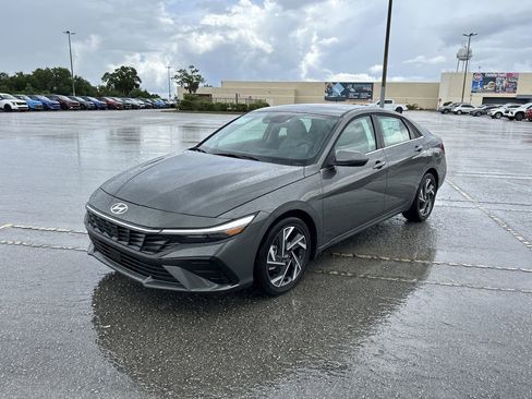 New 2025 Hyundai Elantra Limited image 14