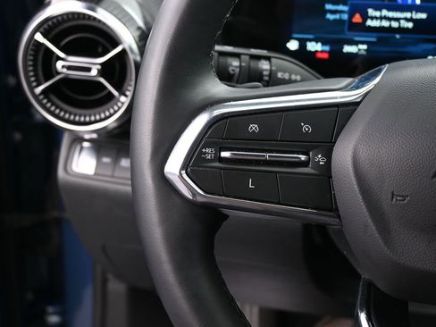 Used 2025 Chevrolet Equinox LT AWD/4WD image 37