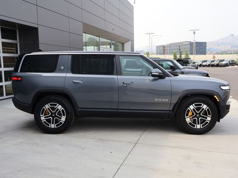 Used 2023 Rivian R1S Adventure AWD/4WD image 4