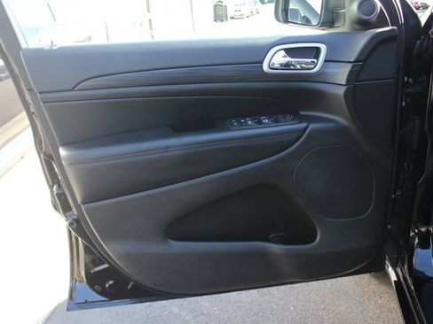 Used 2020 Jeep Grand Cherokee Altitude AWD/4WD image 19