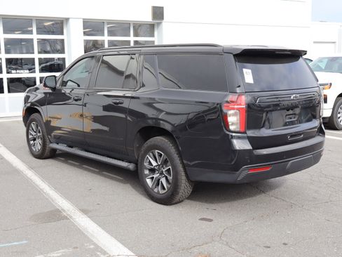 Certified 2023 Chevrolet Suburban Z71 w/ Luxury Package image 8