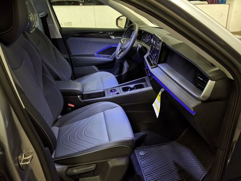 New 2026 Volkswagen Tiguan SE AWD/4WD image 22