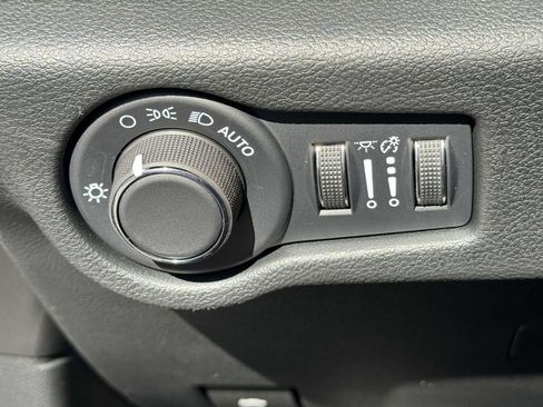 New 2026 Chrysler Voyager LX FWD image 26