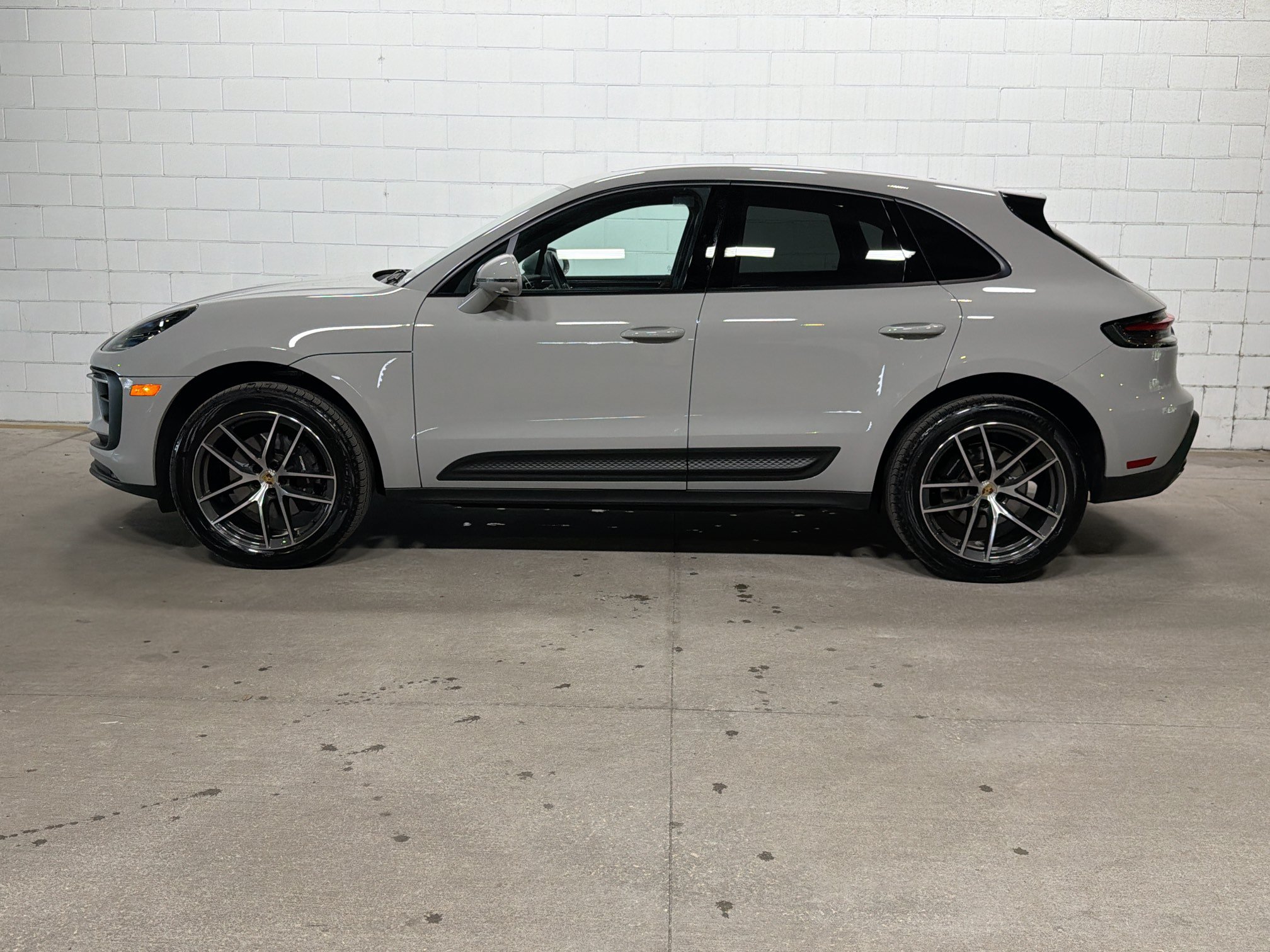 Certified 2026 Porsche Macan AWD/4WD image 2