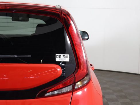 Used 2022 Kia Soul LX image 13