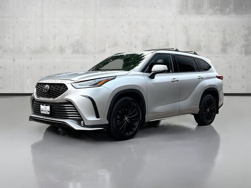 Used 2022 Toyota Highlander XSE image 3