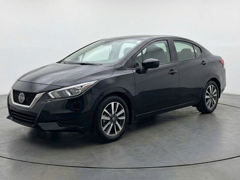 Used 2025 Nissan Versa SV image 3