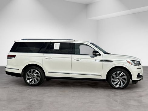 Used 2024 Lincoln Navigator L Reserve AWD/4WD image 8