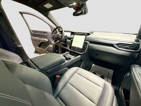 New 2025 GMC Acadia Elevation w/ Elevation Premium Package image 30