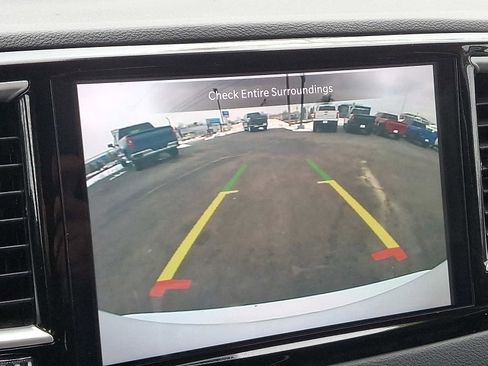 Used 2024 Chrysler Pacifica Touring-L image 18