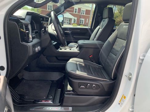 Used 2025 GMC Sierra 2500 AT4X AWD/4WD image 11